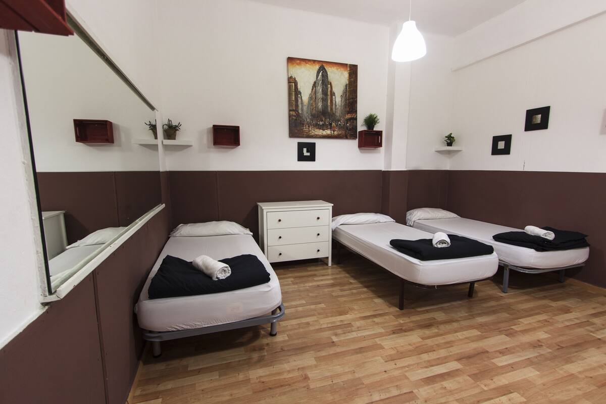 Comfort Quadruple Room | Soundproofing, WiFi (free), bed sheets