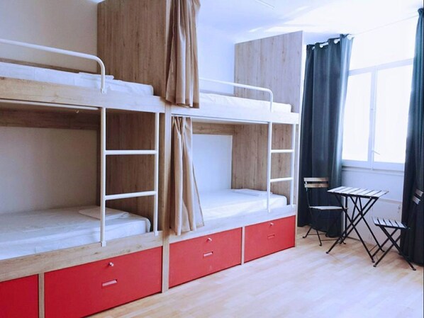 Chambres insonorisées, Wi-Fi gratuit, draps fournis