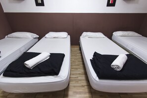 Chambre Quadruple Confort | Chambres insonorisées, Wi-Fi gratuit, draps fournis