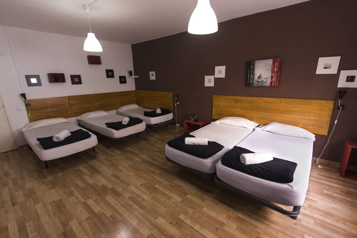 Family Room | Soundproofing, WiFi (free), bed sheets
