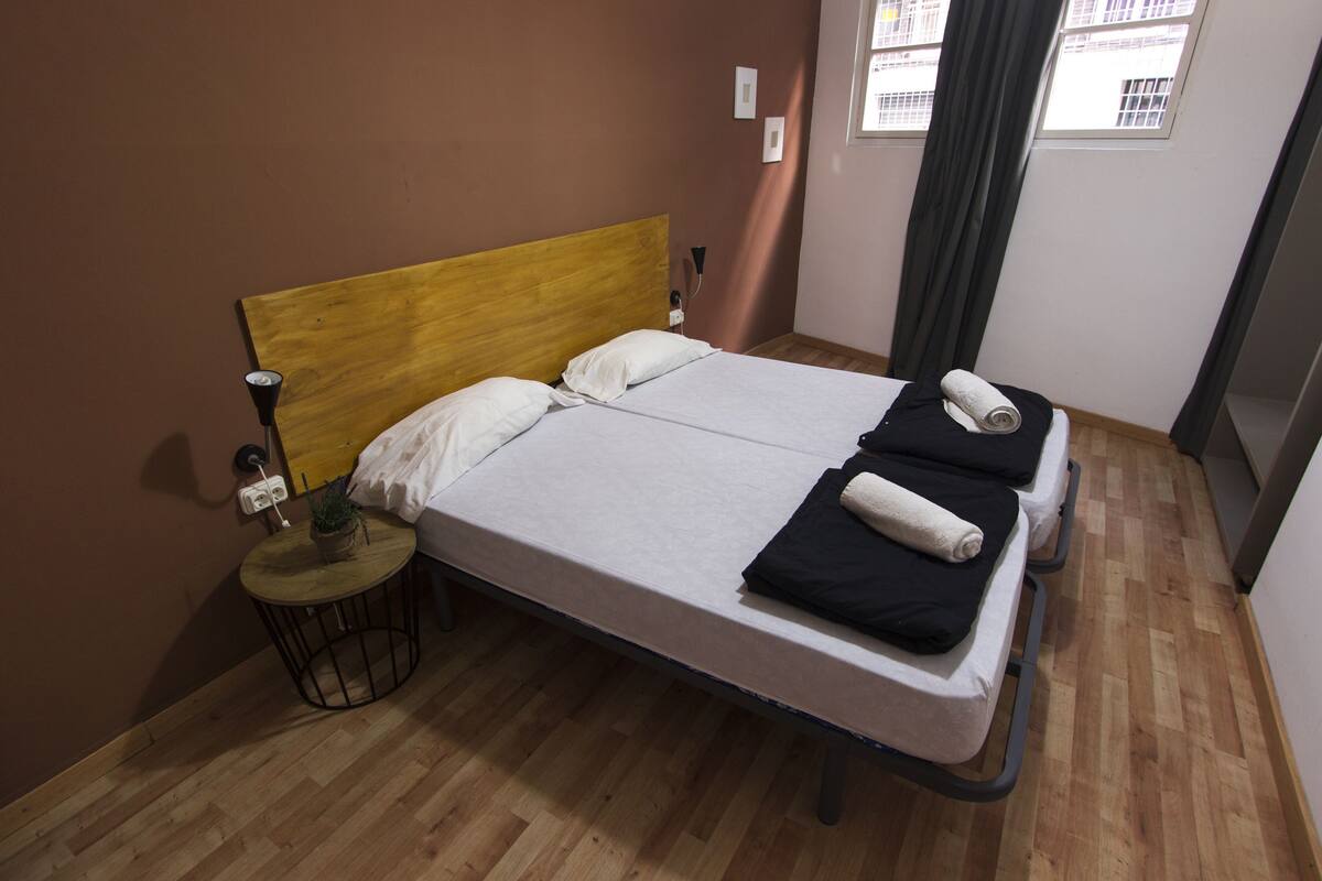 Double Room, Shared Bathroom | Soundproofing, WiFi (free), bed sheets