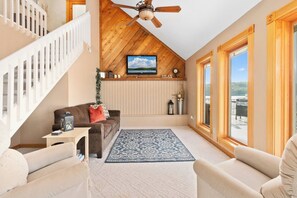 Living area - Casa Del Sol - Three Bedroom House, Sleeps 10 (Rocky Mount)