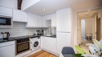 Deluxe Apartment | Private kitchen