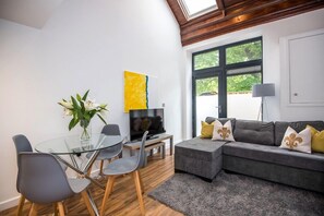 Deluxe Apartment | Living area