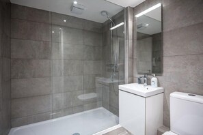 Deluxe Apartment | Bathroom | Towels - The Tunstall at 52 Old Elvet (Durham)