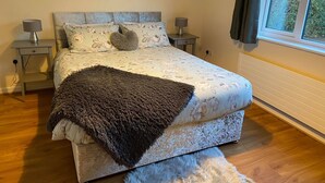 Family House, 3 Bedrooms | 3 bedrooms, iron/ironing board, WiFi (free), bed sheets - Gap of Dunloe Lodge (Dunloe Upper)