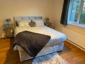 Family House, 3 Bedrooms | 3 bedrooms, iron/ironing board, free WiFi, bed sheets - Gap of Dunloe Lodge (Dunloe Upper)