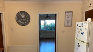 Family House, 3 Bedrooms | Private kitchen | Full-size fridge, microwave, oven, stovetop - Gap of Dunloe Lodge (Dunloe Upper)