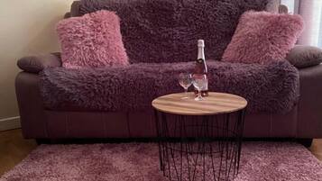 Family House, 3 Bedrooms | Living room | Flat-screen TV, fireplace, toys