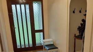 Family House, 3 Bedrooms | Interior entrance - Gap of Dunloe Lodge (Dunloe Upper)