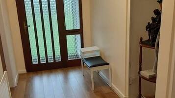 Family House, 3 Bedrooms | Interior entrance