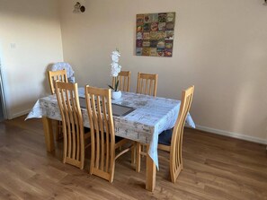 Family House, 3 Bedrooms | In-room dining - Gap of Dunloe Lodge (Dunloe Upper)