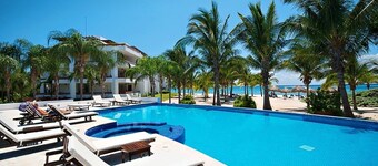 Well Maintained Beach Front Large 5 Bed/Bath Condo w/Solarium