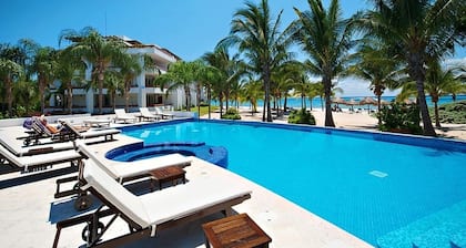 Neuer Eigentümer / Neu eingerichtete Penthouse-Wohnung am Strand mit Solarium