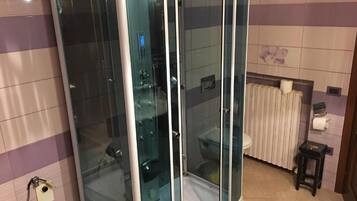 Suite Junior (Steam bath - Quattro) | Doccia