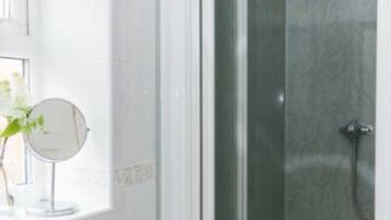 Standard Double Room, Ensuite | Bathroom