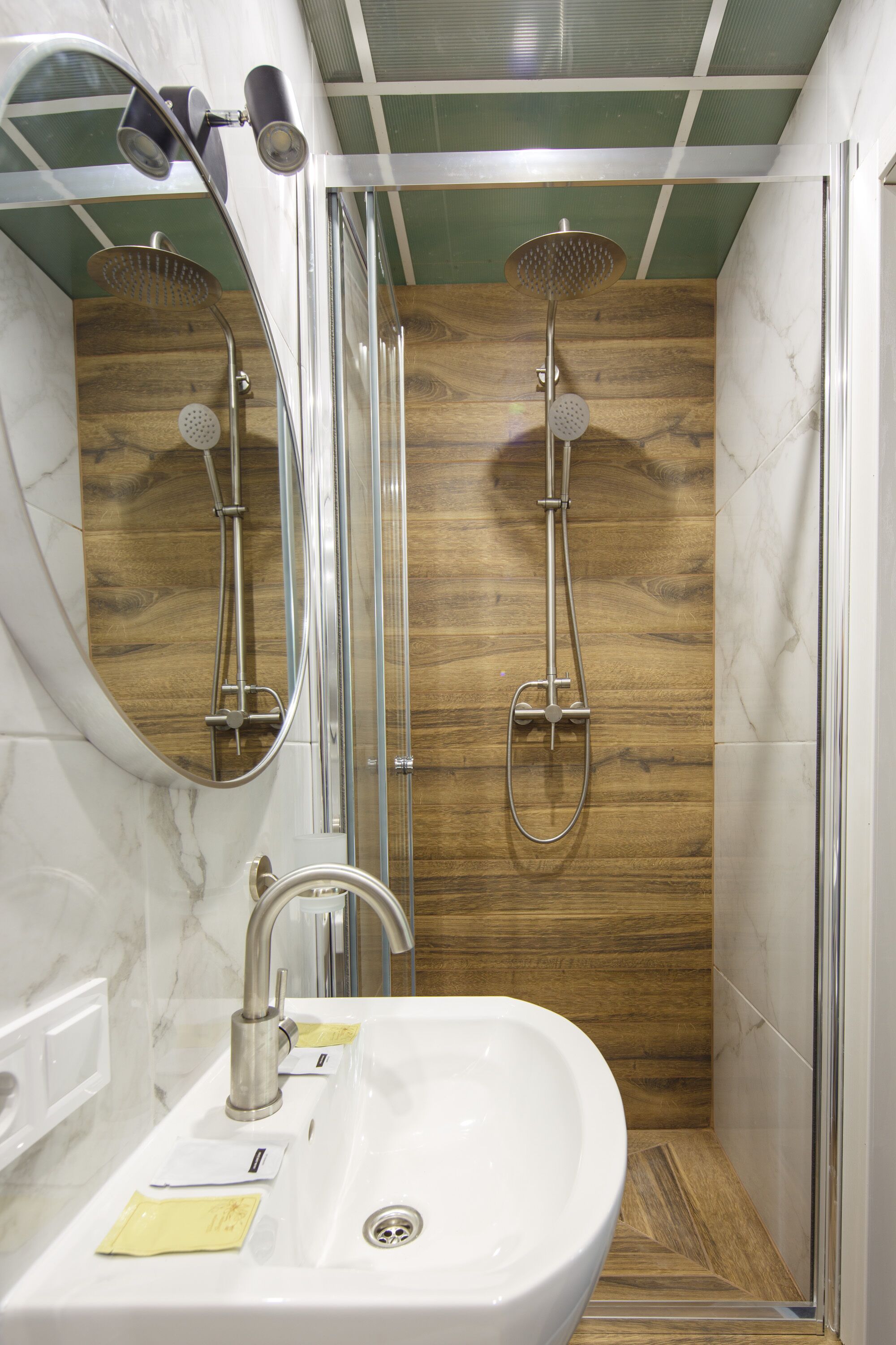 Standard Twin Room | Bilik Mandi | Kelengkapan dandanan diri percuma, pengering rambut, selipar 