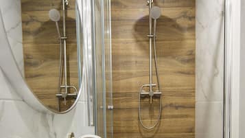 Standard Twin Room | Bilik Mandi | Kelengkapan dandanan diri percuma, pengering rambut, selipar