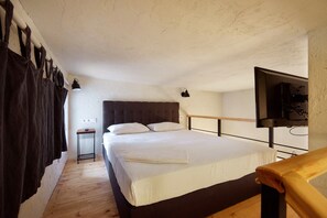Design Double Room | Free WiFi - Mezzanine White (Odesa)