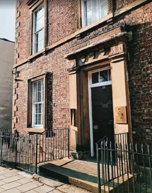 Exterior - The Villiers at 52 Old Elvet (Durham)