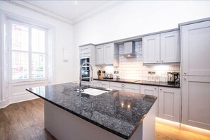 Deluxe Apartment | Private kitchen | Full-sized fridge, microwave, oven, stovetop - The Villiers at 52 Old Elvet (Durham)