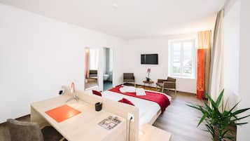 Comfort-Zimmer, Bergblick | Minibar, Zimmersafe, Schreibtisch, laptopgeeigneter Arbeitsplatz