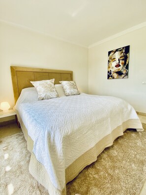 3 bedrooms, in-room safe, desk, iron/ironing board