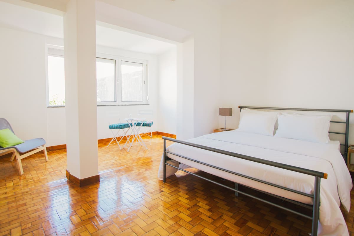 Double Room, Private Bathroom, Garden View | In-room safe, WiFi (free), individually decorated, bed sheets