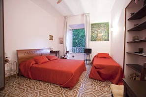 Dreibettzimmer | 1 Schlafzimmer, Zimmersafe, kostenloses WLAN, Bettwäsche