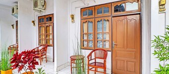 Super OYO 1356 Gusti Residence