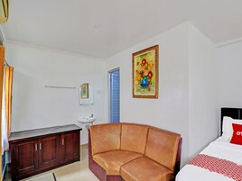 Quarto casal standard | Escrivaninha, Wi-Fi de cortesia, roupa de cama