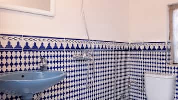 Basic Room | Bathroom | Shower, free toiletries, towels, soap