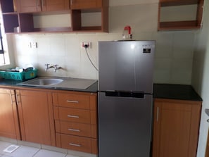 Apartment | Private kitchen | Fridge, stovetop, electric kettle, cookware/dishes/utensils - Makao Apartments (Kisii)