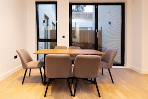 Deluxe Duplex | In-room dining