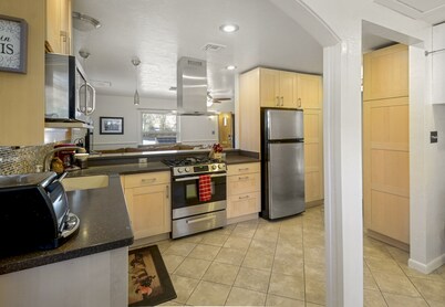 Quaint Historic Downtown Flagstaff Hideaway