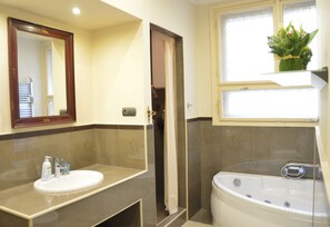 Appartement, 2 chambres | Salle de bain | Serviettes fournies