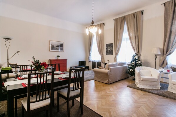 Apartment, 1 Bedroom | In-room dining