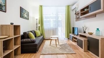 Apartamento, 1 quarto | Área de estar | TV de tela plana