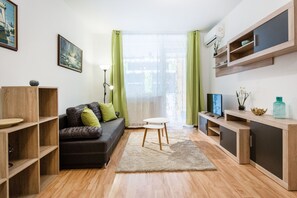 Departamento, 1 habitación | Área de sala de estar | Televisión de pantalla plana 