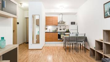 Apartamento, 1 quarto | Opções para refeição no quarto