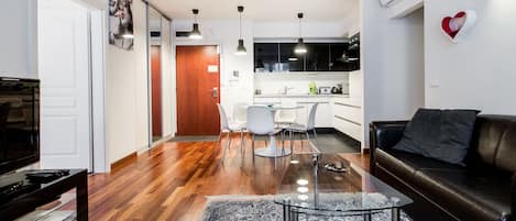 Apartment, 2 Bedrooms | Living area