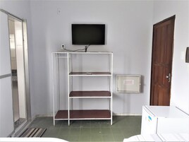 Minibar, escritorio, wifi gratis y ropa de cama