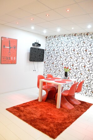 Apartment, 1 Bedroom | In-room dining