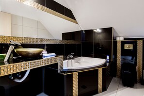 Bathroom - Kazinczy 3 Apartment (Budapest)