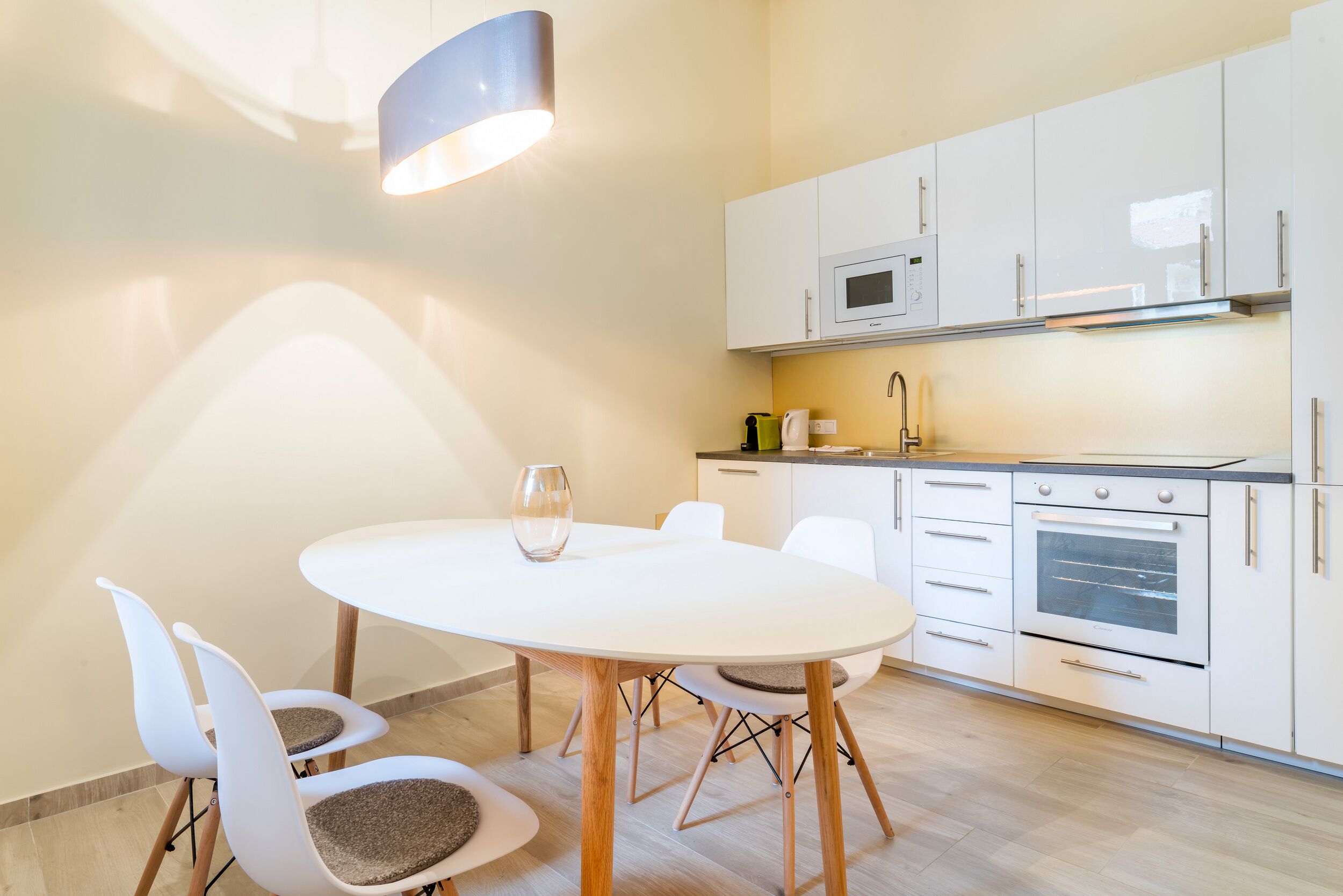 Appartement, 3 chambres | Restauration dans la chambre