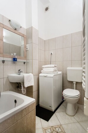 Studio | Bathroom