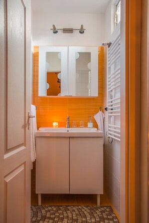 Studio | Bathroom | Towels