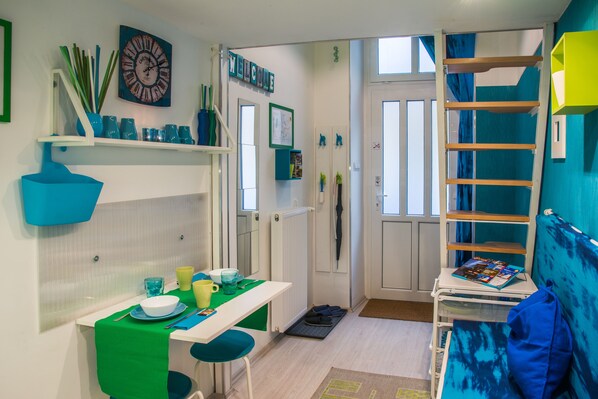 Studio | Essbereich im Zimmer