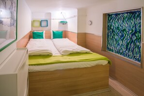 واي فاي مجانًا وملاءات أسرّة