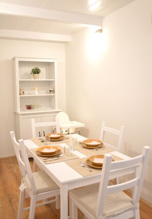 In-room dining - Kiraly 88 Apartment (Budapest)
